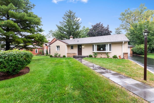 209 N RICHMOND AVE, CLARENDON HILLS, IL 60514 - Image 0b65ef49f0eb4be094f60c9879d439ea/676688097