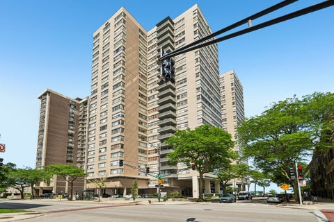 Photo of 6301 N Sheridan Road #24E, Chicago, IL 60660 (MLS # 12720280)