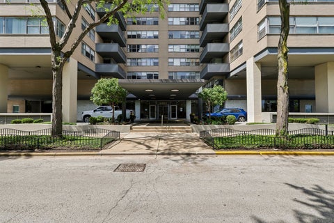 Tiny photo for 6301 N Sheridan Road #24E, Chicago, IL 60660 (MLS # 12720280)