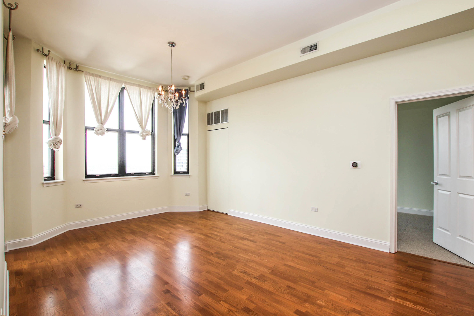1464 S MICHIGAN Avenue 1807