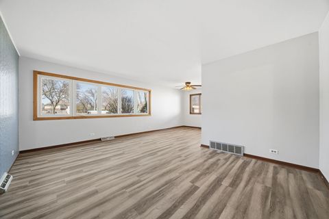 Tiny photo for 5017 W 101st Street, Oak Lawn, IL 60453 (MLS # 12512963)