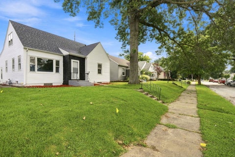 Tiny photo for 405 27th Avenue, Moline, IL 61265 (MLS # 12744745)
