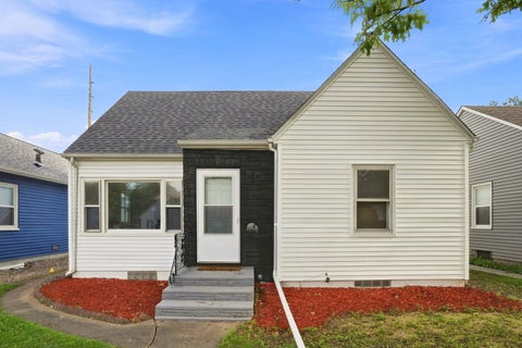 Photo of 405 27th Avenue, Moline, IL 61265 (MLS # 12744745)