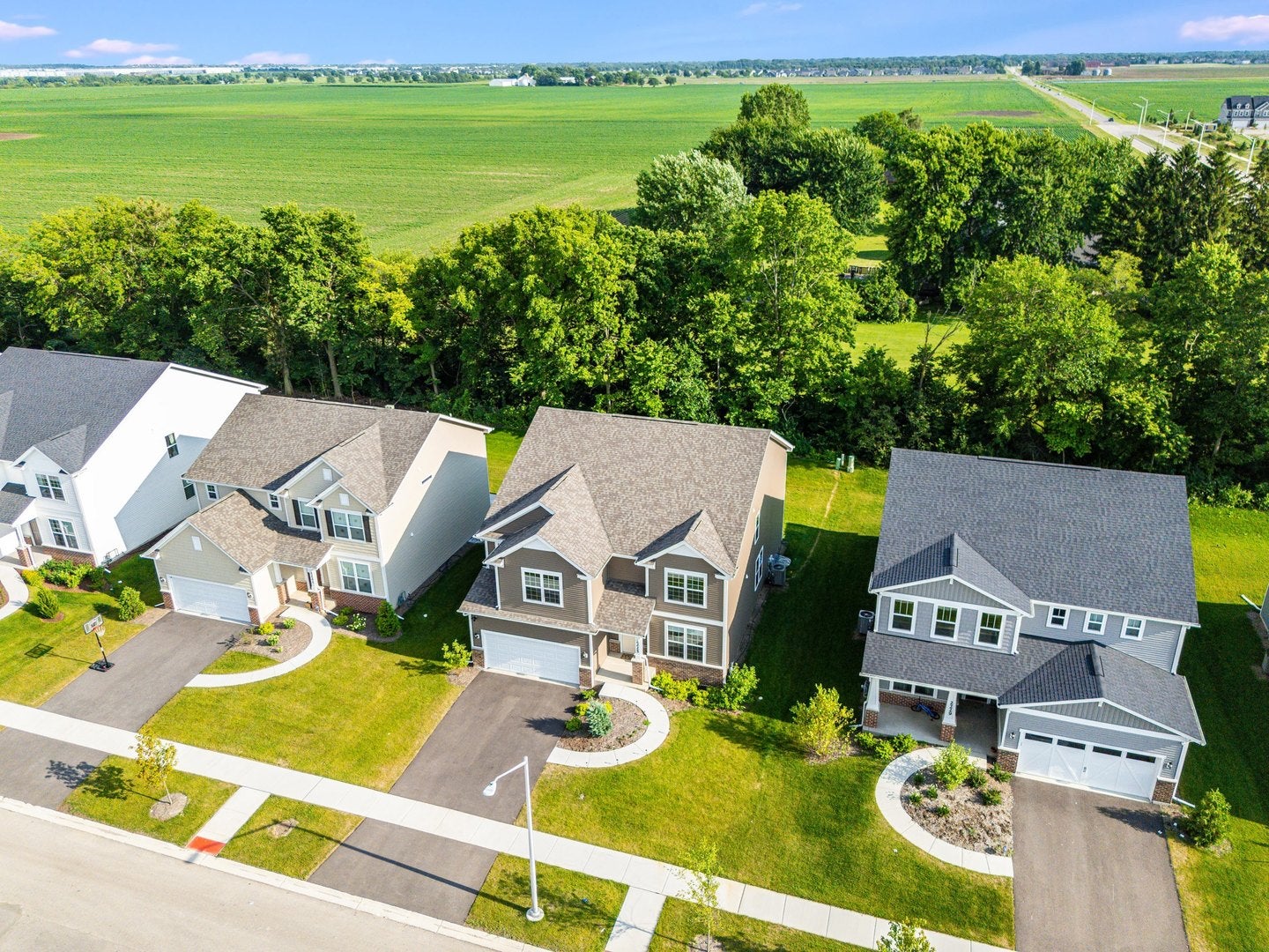 2225 Bent Grass Way