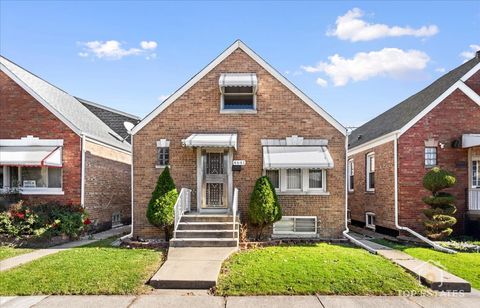 Photo of 4641 S TRUMBULL Avenue, Chicago, IL 60632 (MLS # 12511262)