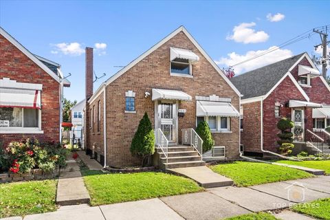 Tiny photo for 4641 S TRUMBULL Avenue, Chicago, IL 60632 (MLS # 12511262)