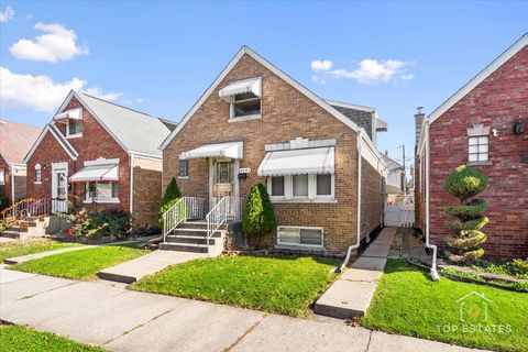 Tiny photo for 4641 S TRUMBULL Avenue, Chicago, IL 60632 (MLS # 12511262)