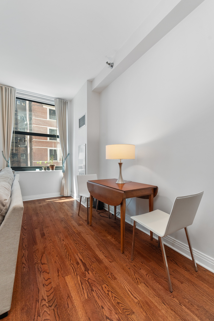 6 N Michigan Avenue 509