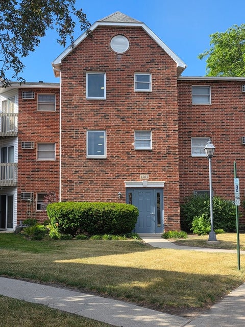 Photo of 1303 Cunat Court #3D, Lake In The Hills, IL 60156 (MLS # 12672746)