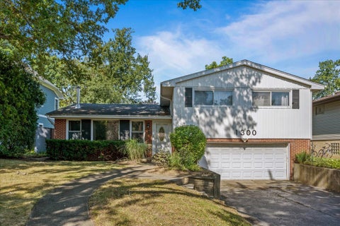Photo of 1300 Knollwood Road, Deerfield, IL 60015 (MLS # 12750182)