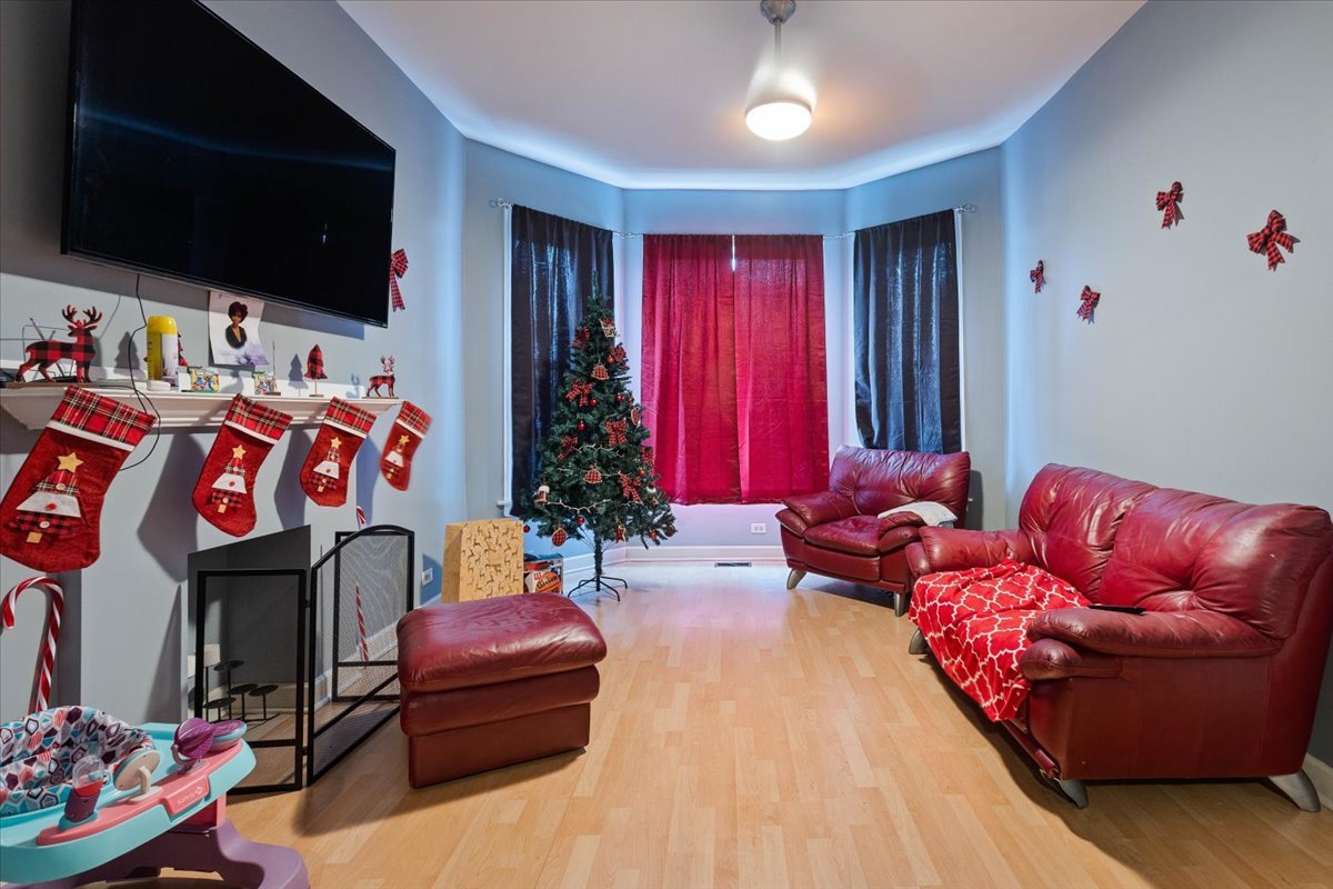 6615 S Rhodes Avenue