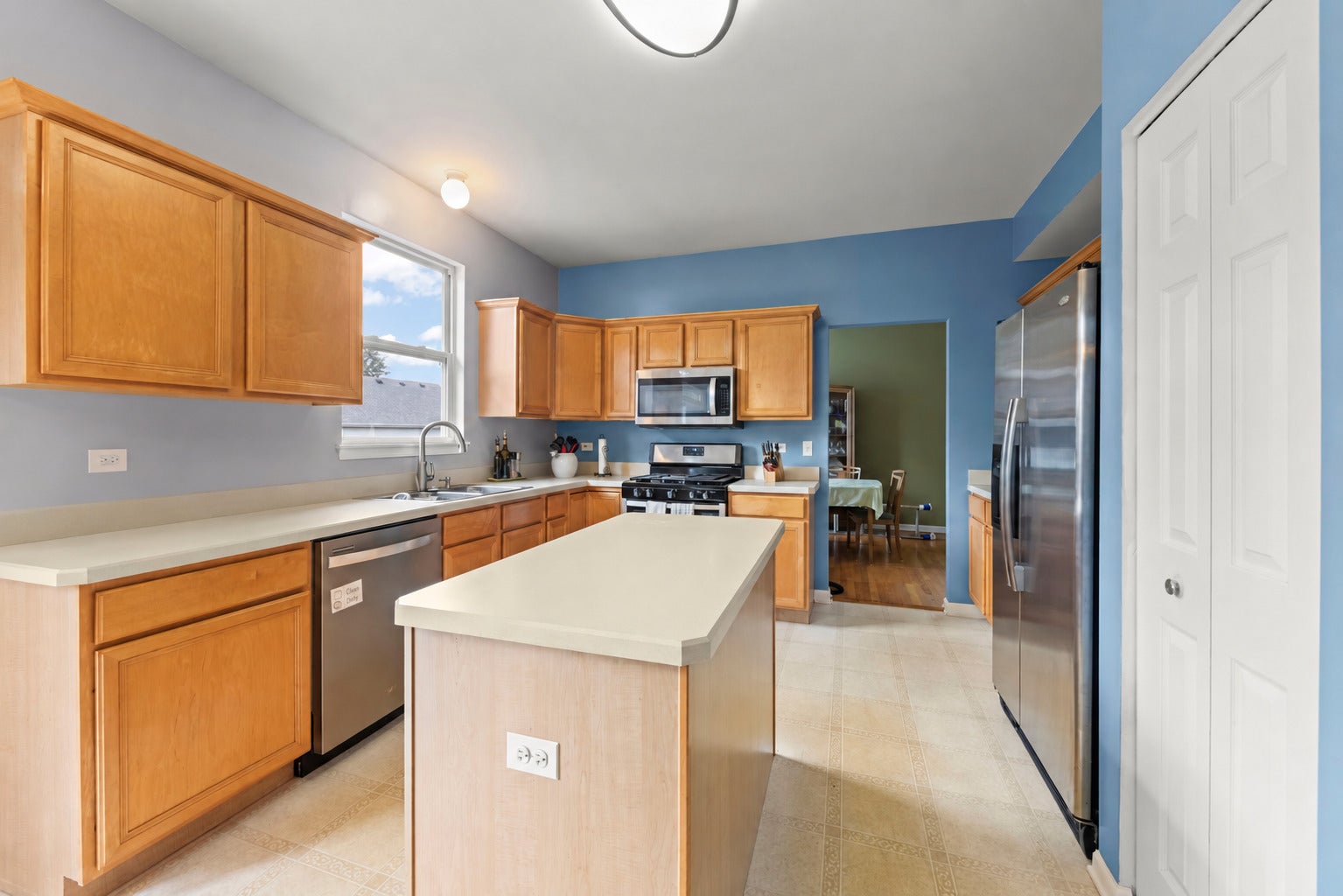 253 Carlton Mews Court