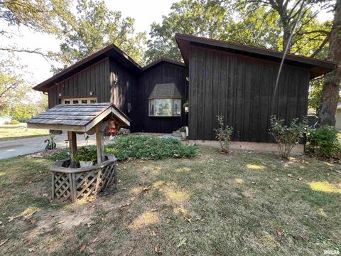 Tiny photo for 420 N 9TH Street, Benton, IL 62812 (MLS # EB460524)