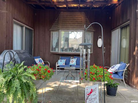 Tiny photo for 420 N 9TH Street, Benton, IL 62812 (MLS # EB460524)