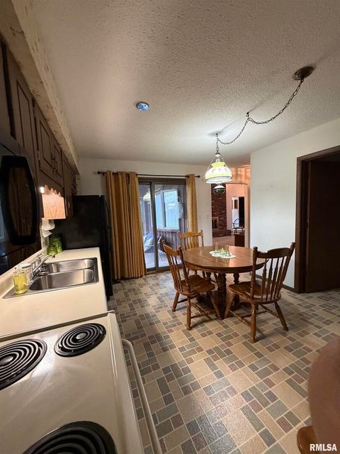 Tiny photo for 420 N 9TH Street, Benton, IL 62812 (MLS # EB460524)