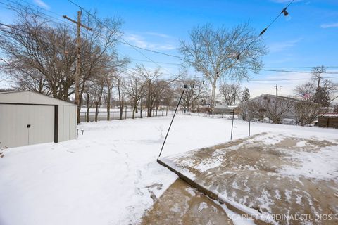 Tiny photo for 5 Chase Court, Lombard, IL 60148 (MLS # 12586639)