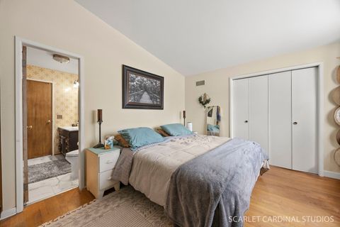 Tiny photo for 5 Chase Court, Lombard, IL 60148 (MLS # 12586639)