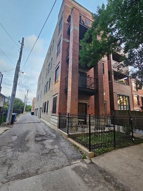 Tiny photo for 2113 W Gladys Avenue #2S, Chicago, IL 60612 (MLS # 12709770)