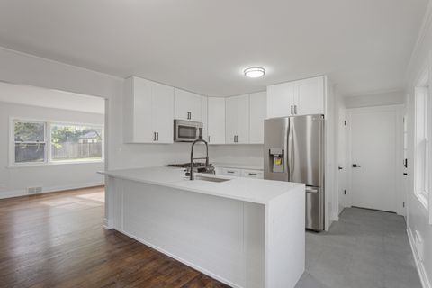 Tiny photo for 606 Longfellow Avenue, Deerfield, IL 60015 (MLS # 12526620)