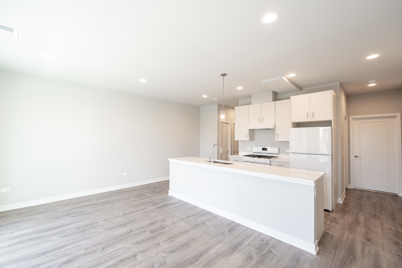 3188 S Archer Avenue 202