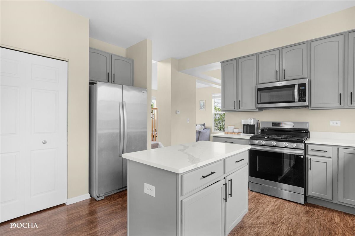 377 Grape Vine Trail, Oswego, IL 60543 — MLS #12599924 — photo 7 of 36