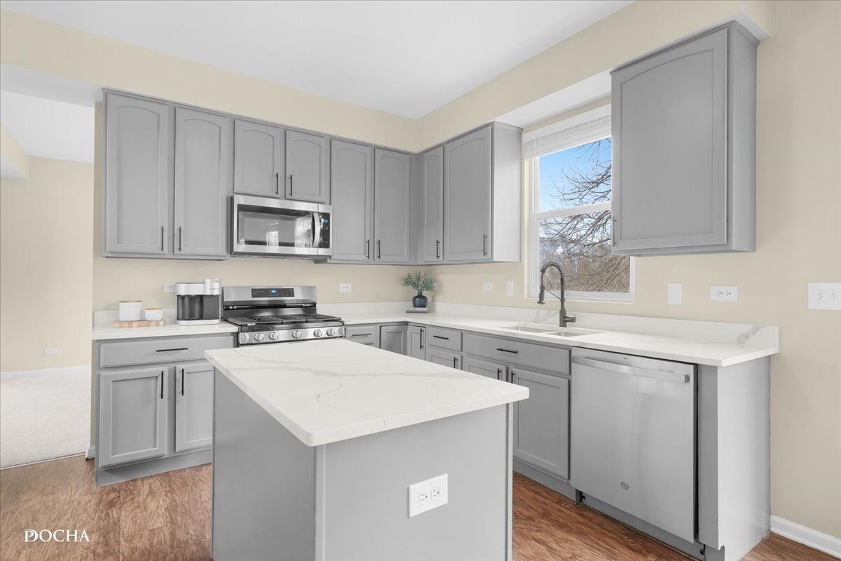 377 Grape Vine Trail, Oswego, IL 60543 — MLS #12599924 — photo 8 of 36