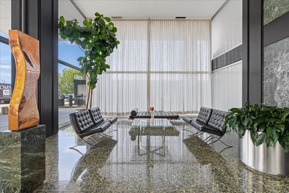 910 N Lake Shore Drive 2820
