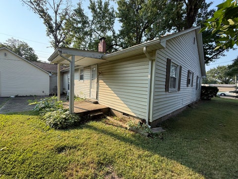 Tiny photo for 810 E 7th Street, Centralia, IL 62801 (MLS # 12723793)