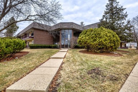 Photo of 3N550 Crown Road #1, Elmhurst, IL 60126 (MLS # 12576723)