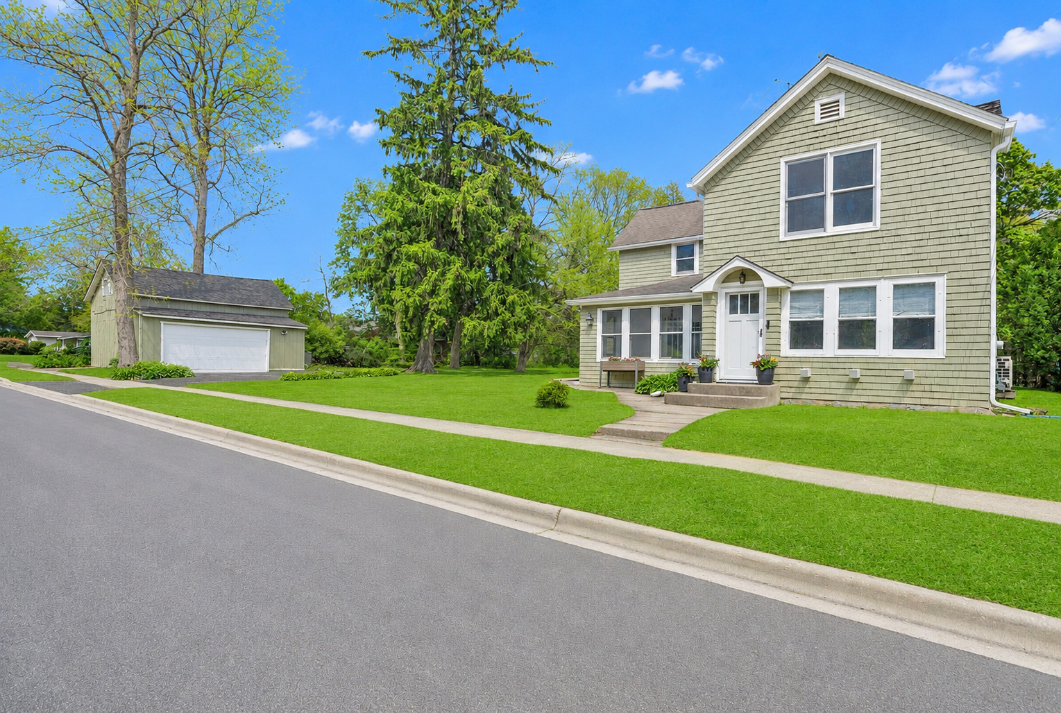 183 Lincoln Parkway