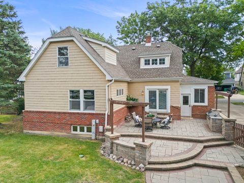 Tiny photo for 260 N Charlotte Street, Lombard, IL 60148 (MLS # 12406467)