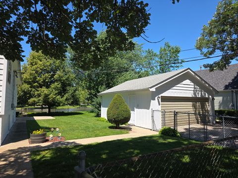 Tiny photo for 26418 N Willow Avenue, Mundelein, IL 60060 (MLS # 12679905)