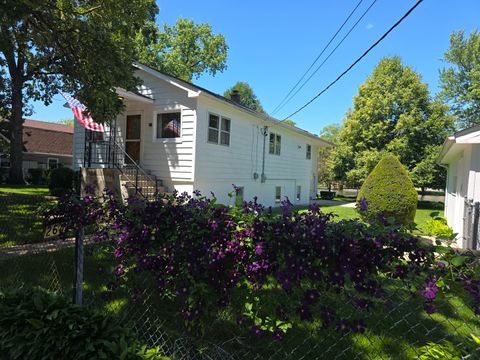 Tiny photo for 26418 N Willow Avenue, Mundelein, IL 60060 (MLS # 12679905)