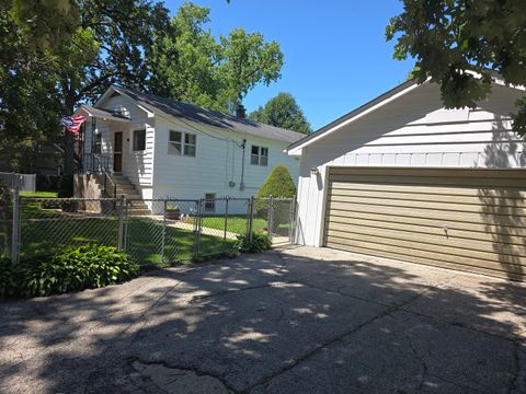 Tiny photo for 26418 N Willow Avenue, Mundelein, IL 60060 (MLS # 12679905)