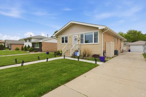 Photo of 10352 Leslie Lane, Chicago Ridge, IL 60415 (MLS # 12638621)