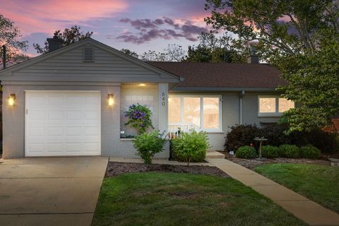 Tiny photo for 640 S Grove Avenue, Barrington, IL 60010 (MLS # 12490484)