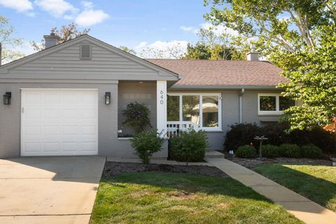 Photo of 640 S Grove Avenue, Barrington, IL 60010 (MLS # 12490484) Photo of 640 S Grove Avenue, Barrington, IL 60010 (MLS # 12490484)