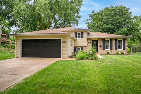 Photo of 1970 Nottingham Lane, Wheaton, IL 60189 (MLS # 12671882)