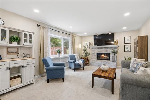 Tiny photo for 306 Lorraine Drive, Crystal Lake, IL 60012 (MLS # 12582534)