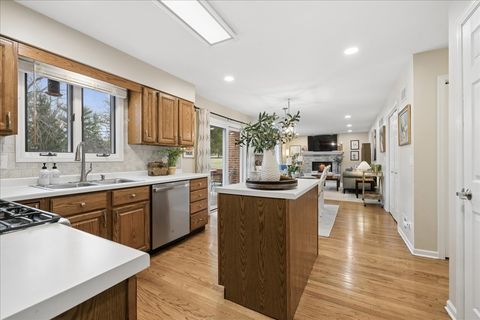 Tiny photo for 306 Lorraine Drive, Crystal Lake, IL 60012 (MLS # 12582534)