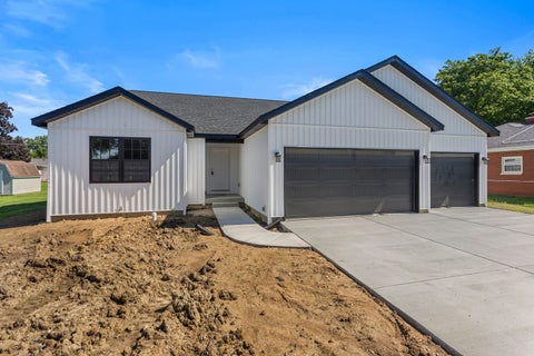 Tiny photo for 202 W Evergreen Drive, St. Joseph, IL 61873 (MLS # 12627316)