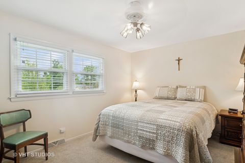 Tiny photo for 717 Burris Avenue, Lake Bluff, IL 60044 (MLS # 12375998)