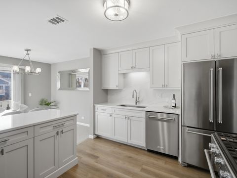 Tiny photo for 549 Williamsburg Court #B2, Wheeling, IL 60090 (MLS # 12606494)