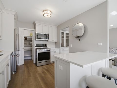Tiny photo for 549 Williamsburg Court #B2, Wheeling, IL 60090 (MLS # 12606494)