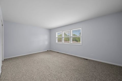 Tiny photo for 815 E Hintz Road, Arlington Heights, IL 60004 (MLS # 12705967)