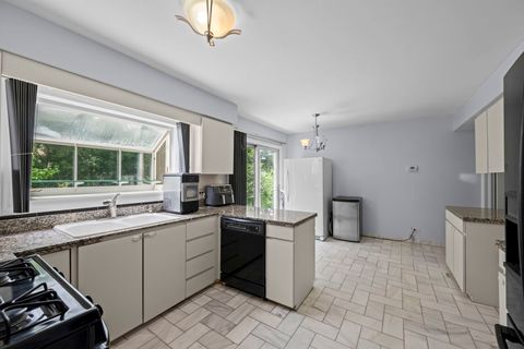Tiny photo for 815 E Hintz Road, Arlington Heights, IL 60004 (MLS # 12705967)