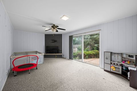 Tiny photo for 815 E Hintz Road, Arlington Heights, IL 60004 (MLS # 12705967)