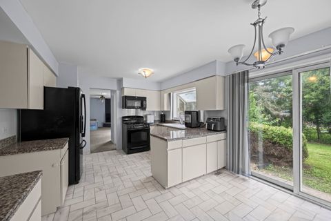 Tiny photo for 815 E Hintz Road, Arlington Heights, IL 60004 (MLS # 12705967)