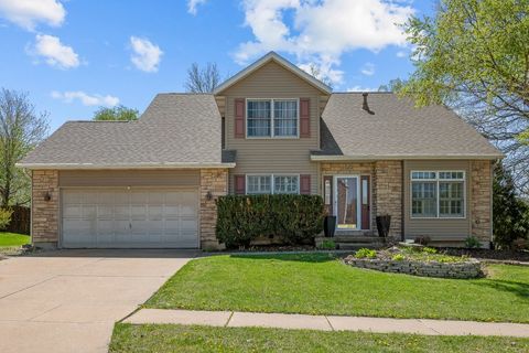 Photo of 3509 fawn Lane, Bettendorf, IA 52722 (MLS # 12632071)