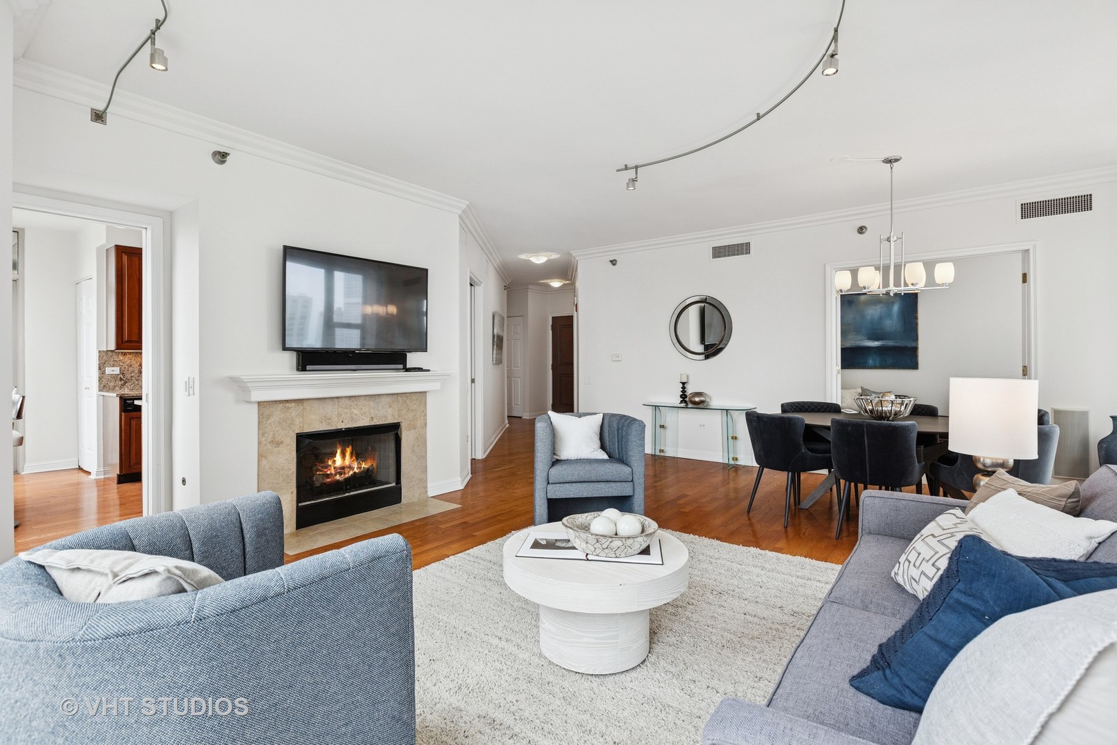 25 E SUPERIOR Street 3004